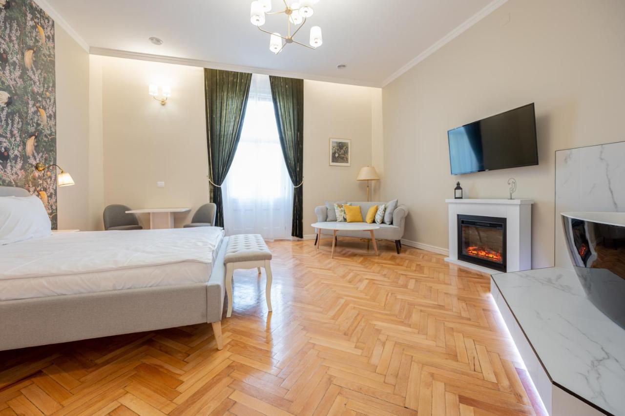 Central Park Apartments Орадя Экстерьер фото