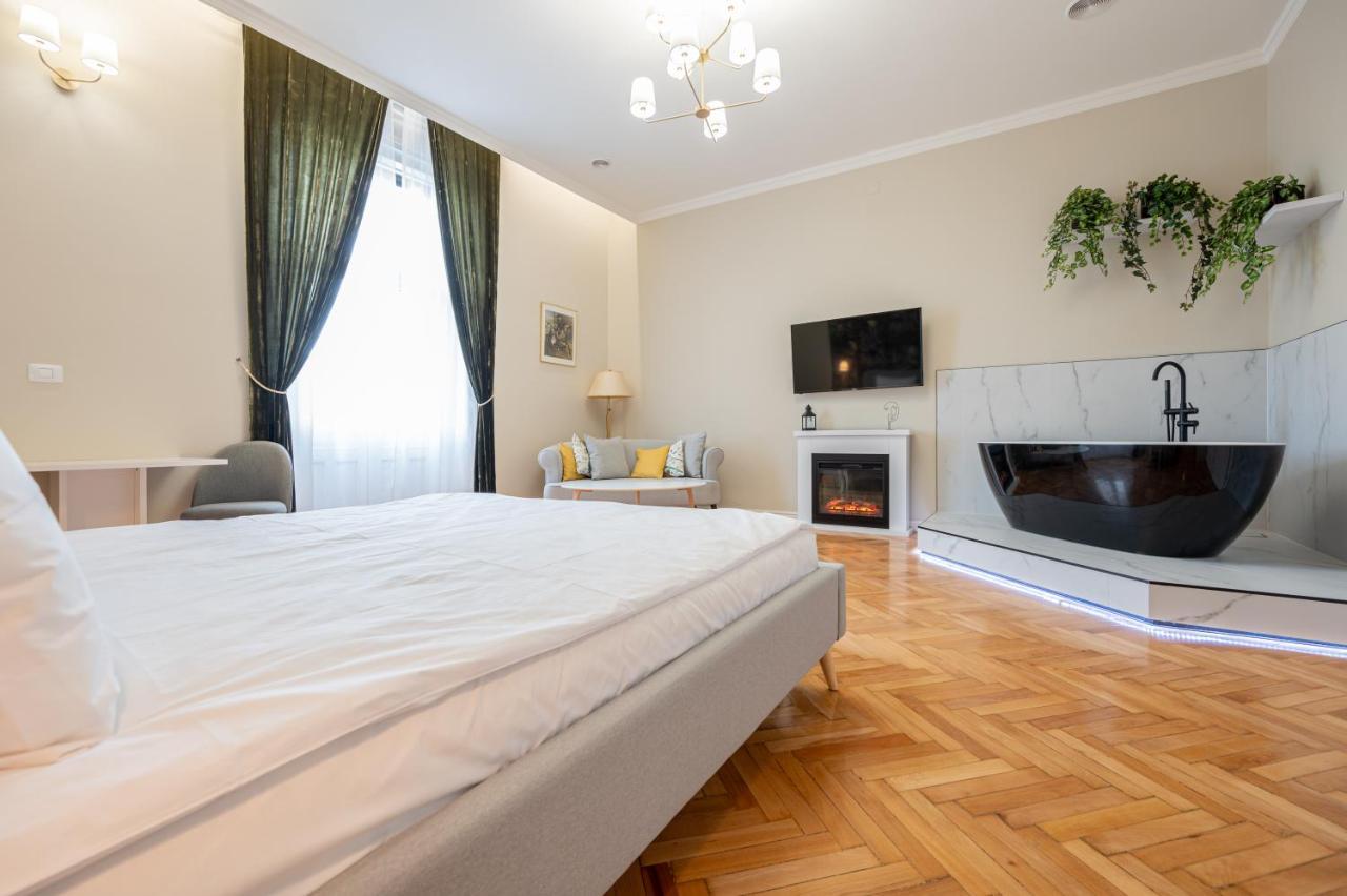 Central Park Apartments Орадя Экстерьер фото