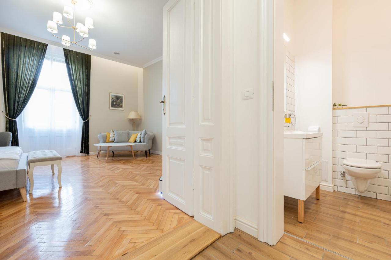 Central Park Apartments Орадя Экстерьер фото
