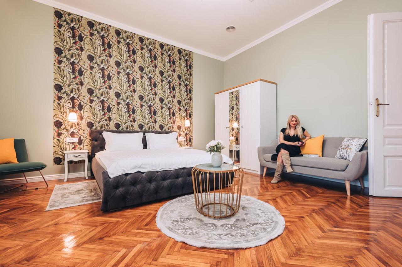 Central Park Apartments Орадя Экстерьер фото