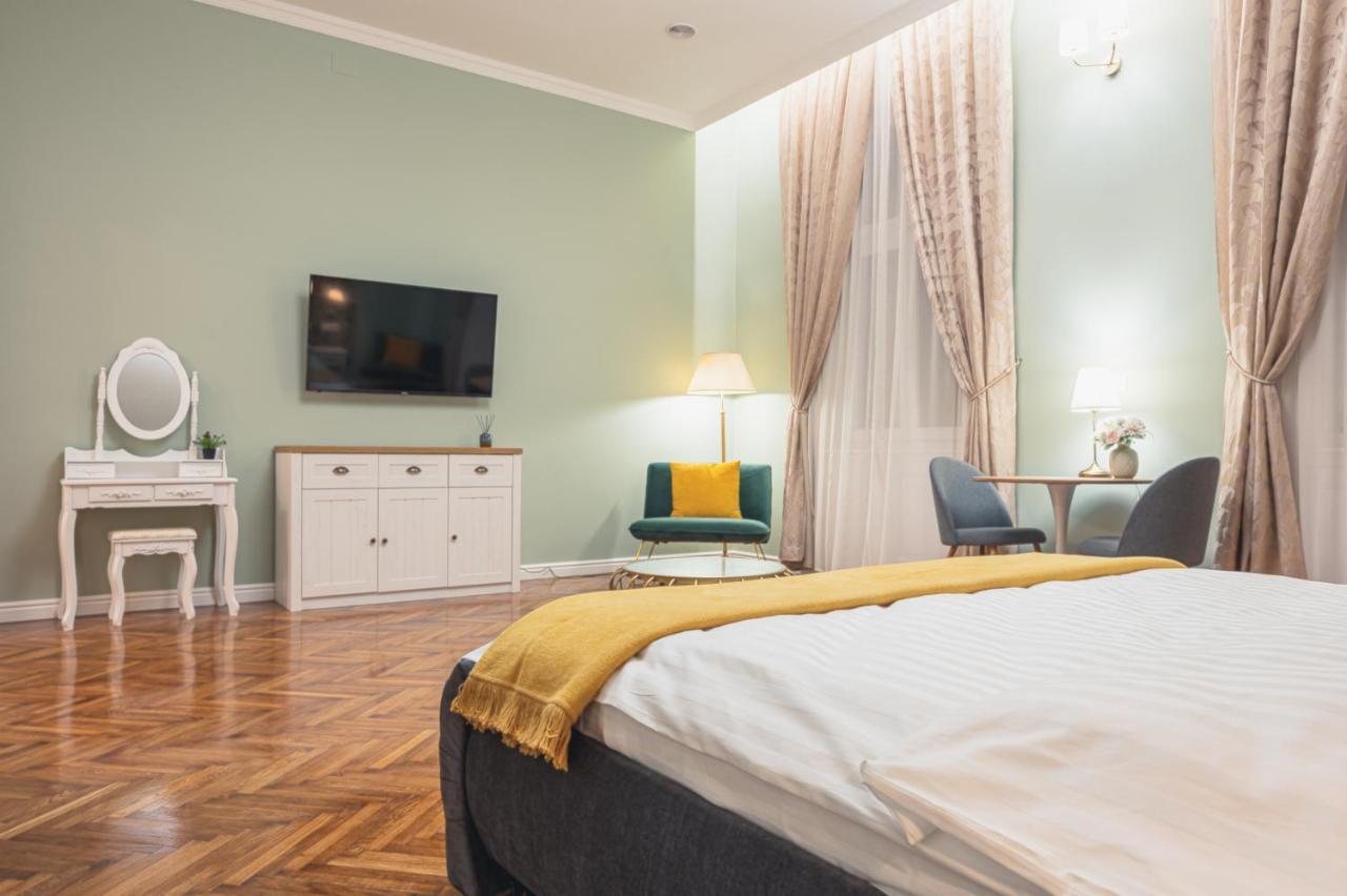 Central Park Apartments Орадя Экстерьер фото