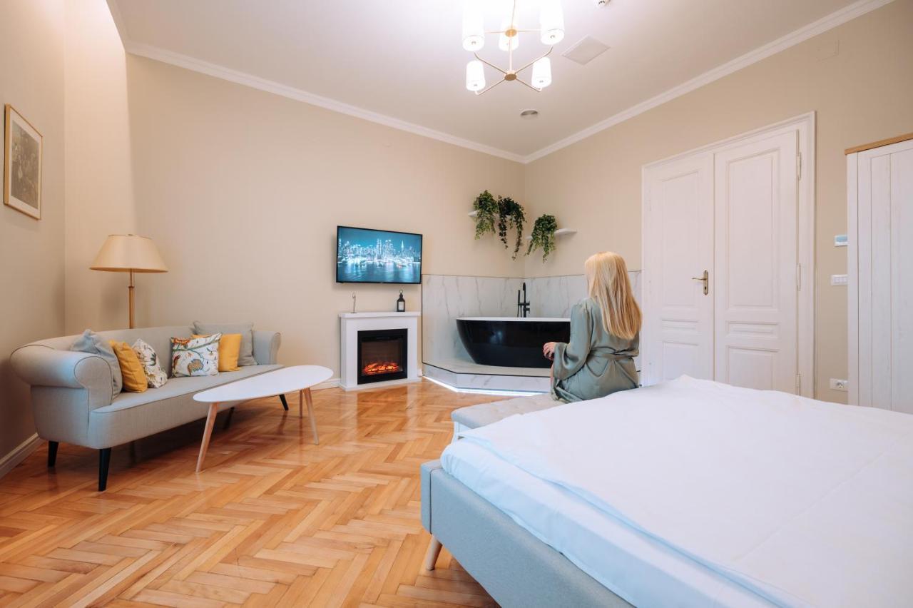 Central Park Apartments Орадя Экстерьер фото